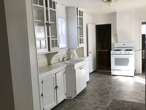 5th image of 130 E 1st St