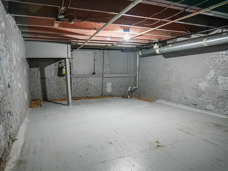220 N Luzerne Ave — Photo 15