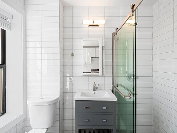 4th image of 807 Washington St APT 4