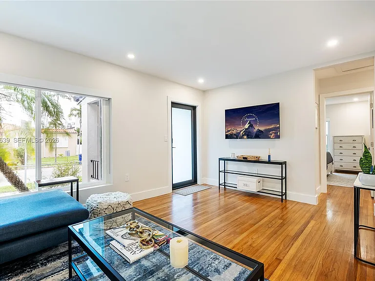 2102 SW 31st Ave — Photo 7