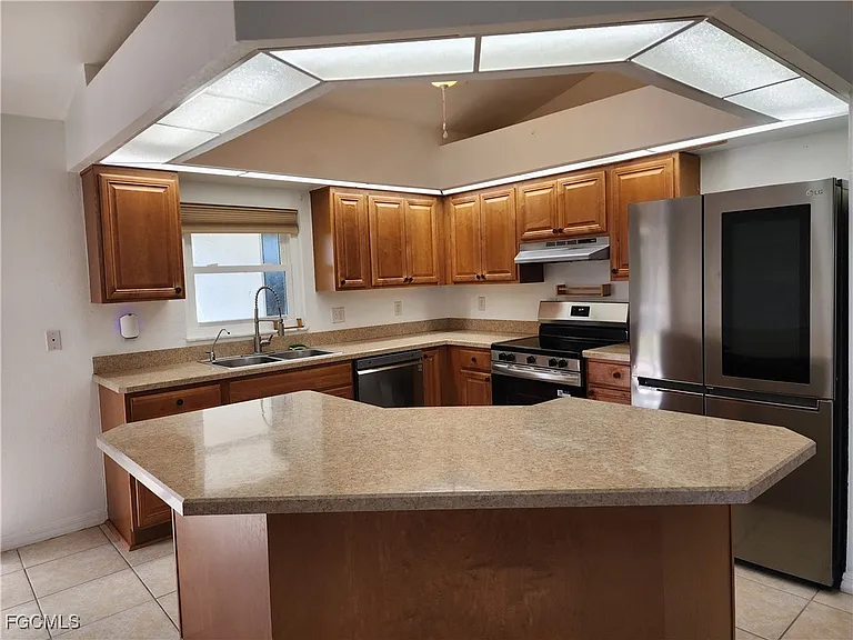1214 NE 14th Ave #1214 — Photo 2