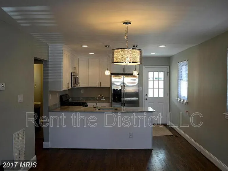707 Kennedy St NE — Photo 3