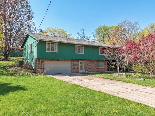110 4th St NE, Mitchellville, IA 50169