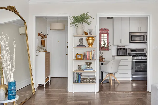 Sold by Compass | media 10