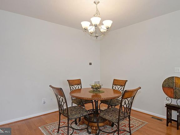 5th image of 8598 Wyngate Manor Ct