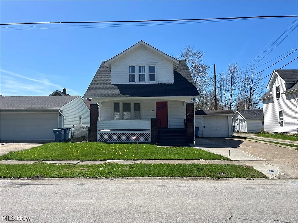 2732 Lexington Ave photo 1