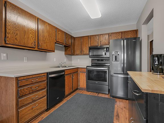 3rd image of 4454 Churchill St