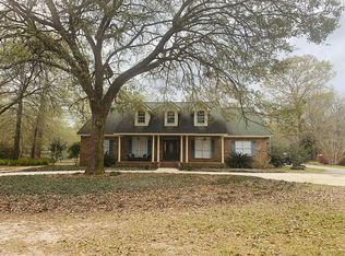 19201 Park Ridge Dr N, Moss Point, MS 39562