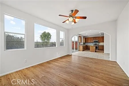 5 bed, 2913 sqft, $3,900 — Photo 3