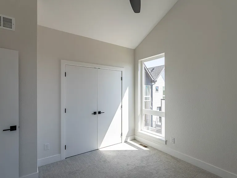 1592 N Ames St — Photo 15
