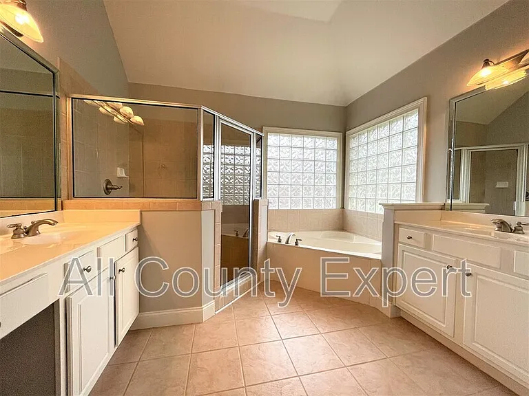 895 Lenox Ct NE — Photo 18