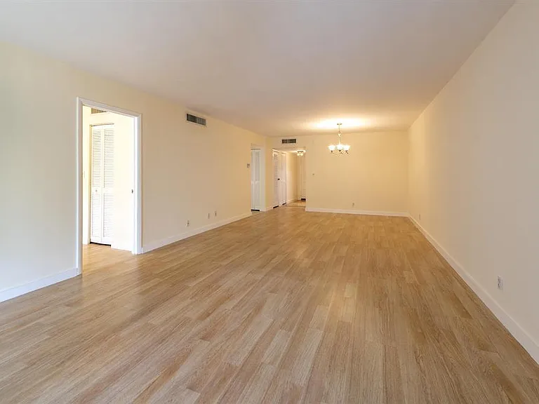 6061 N Falls Circle Dr #402 — Photo 14