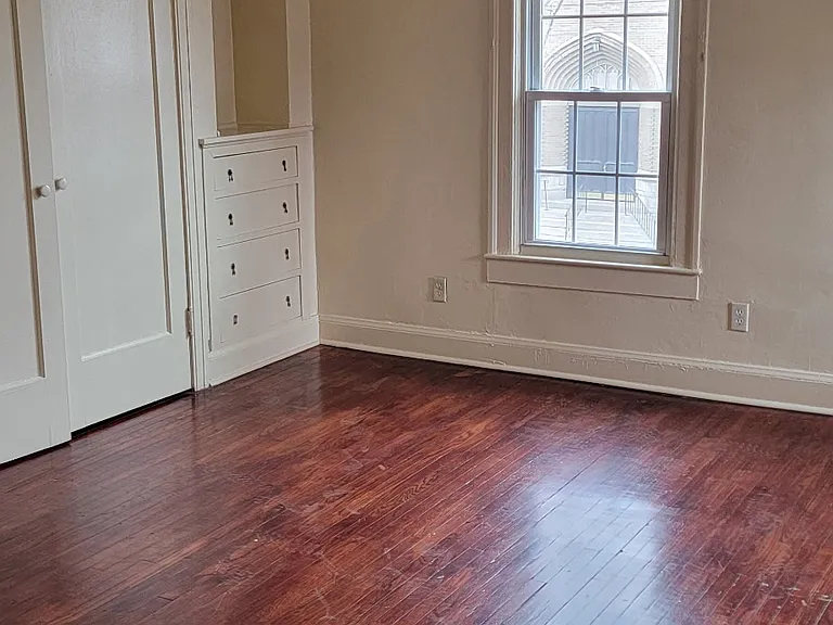 323 W Church St — Photo 5