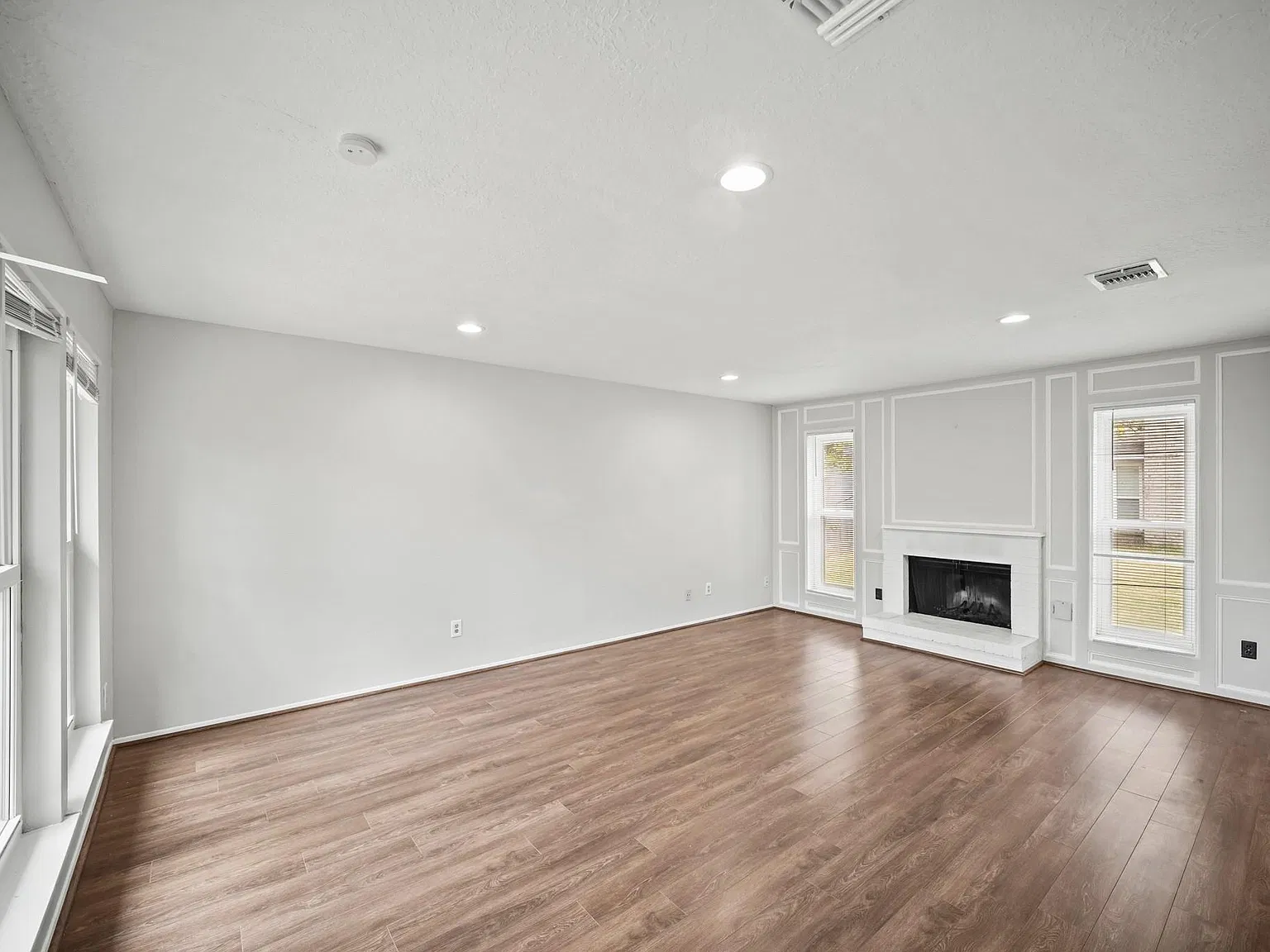 2 bed, 1.5 bath, 1115 sqft, $1,495 — Photo 2