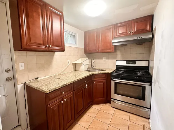 (undisclosed Address), Syosset, NY 11791