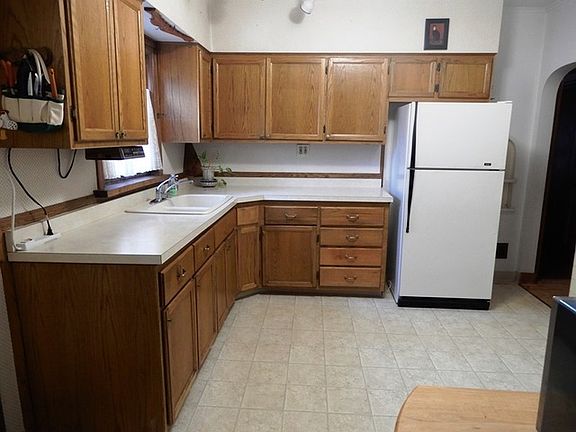 4th image of 28 N Glenwood Ave