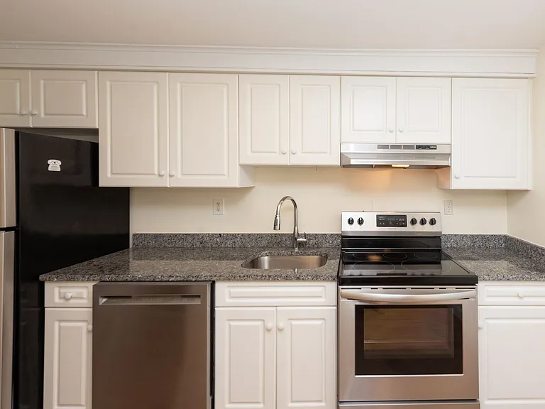 Lakewood Apartments — Photo 44