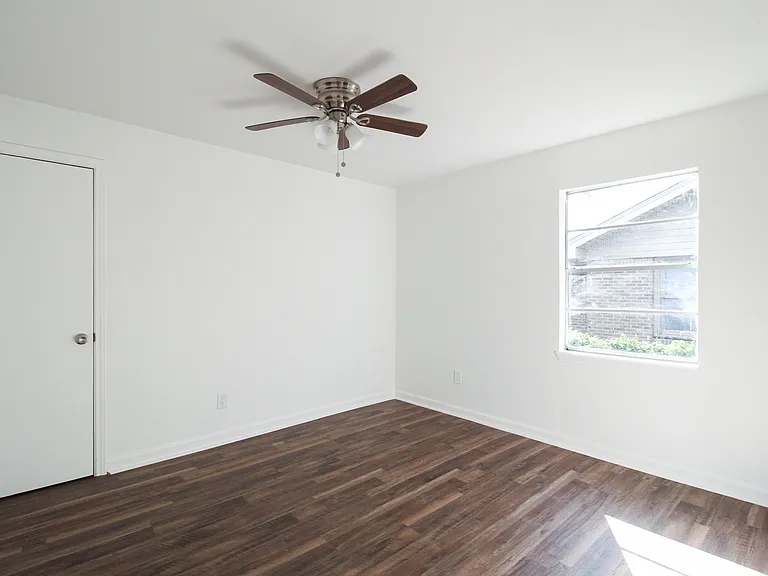 2767 Primrose Ave — Photo 8