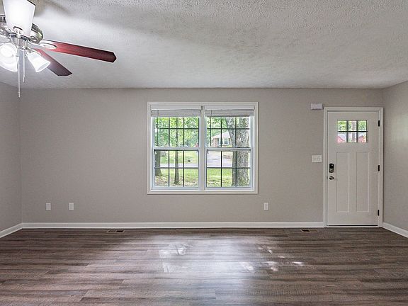 3rd image of 104 Evanmeade Dr