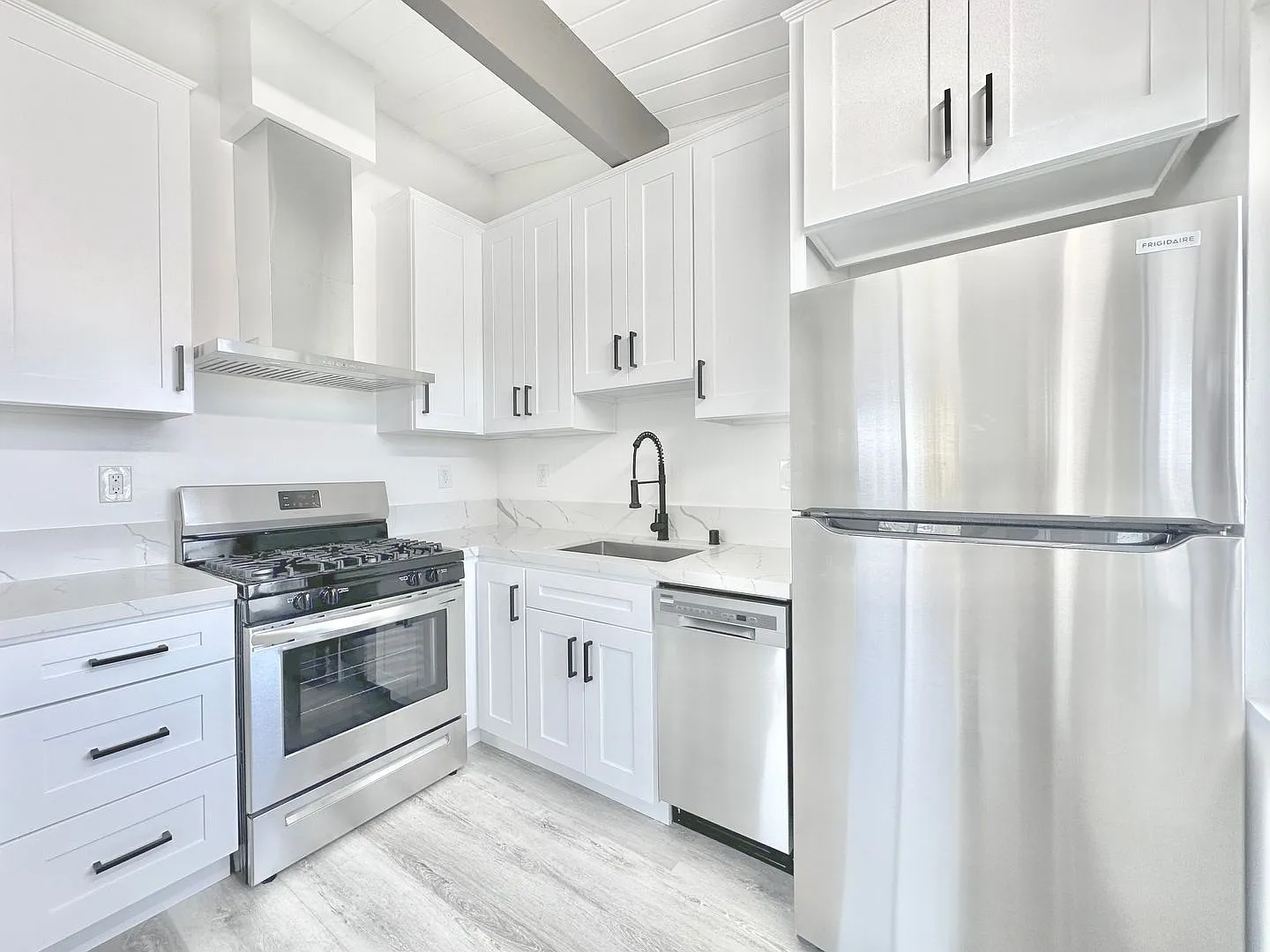 820 Coronado Terrace — Photo 1