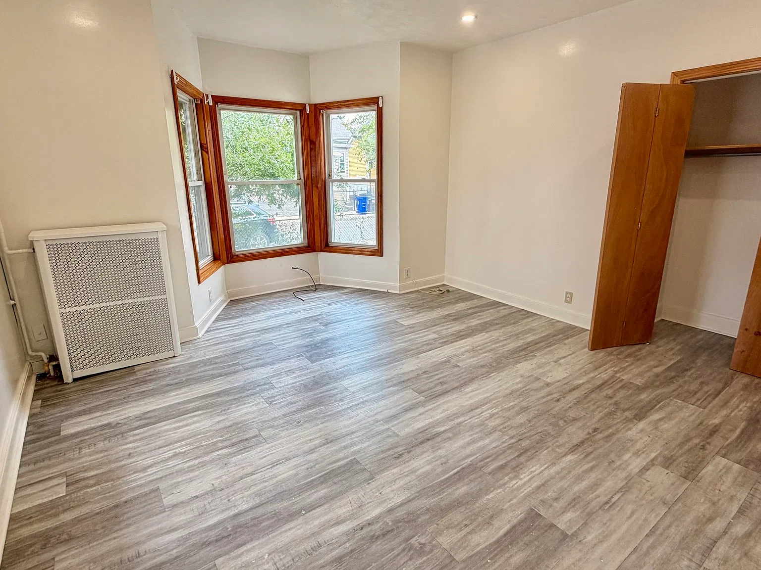 4 bed, 2.0 bath, 1541 sqft, $2,700 — Photo 2