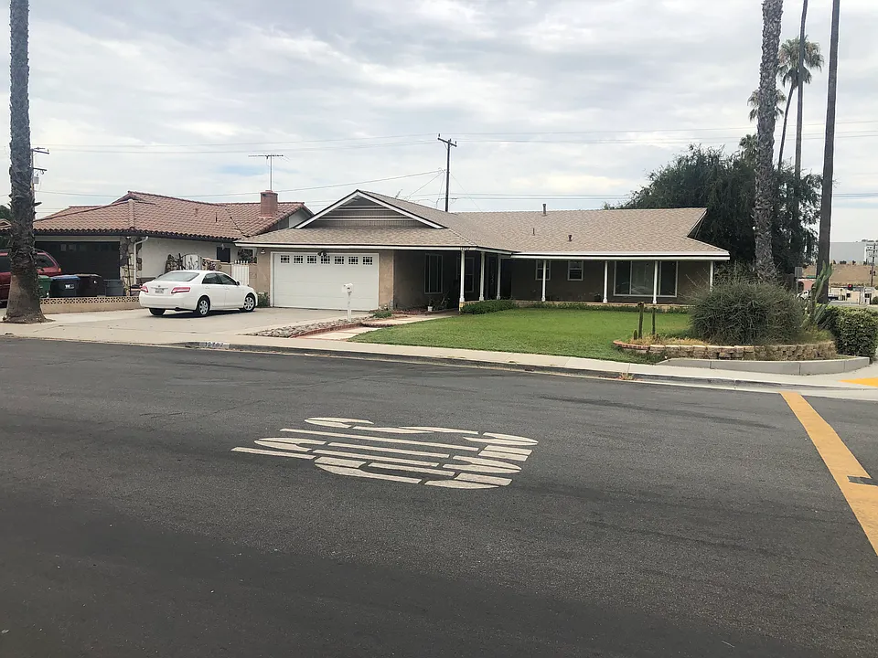 Harlow Ave