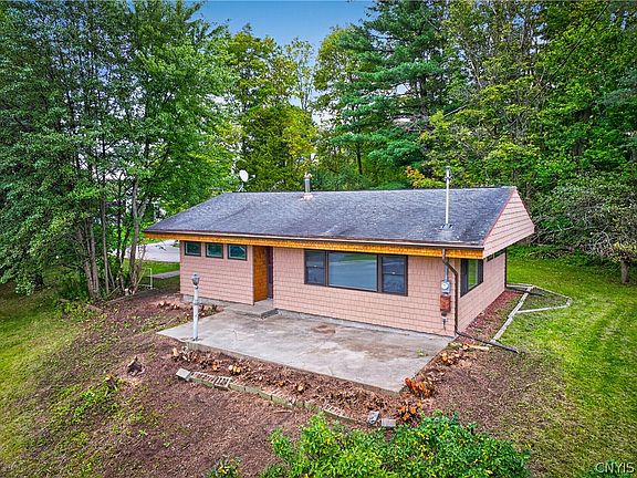 4th image of 4394 New Paris Rd