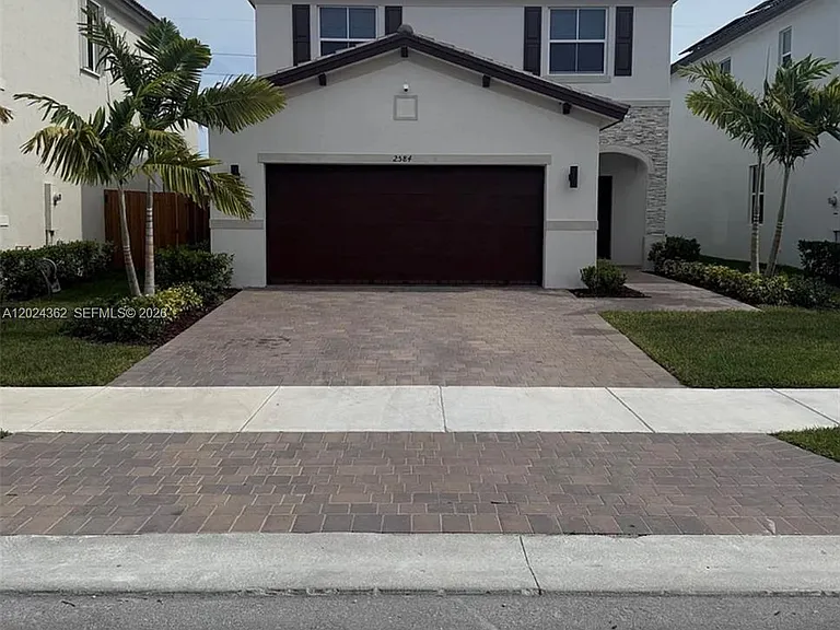 2584 SE 25th Ave — Photo 2