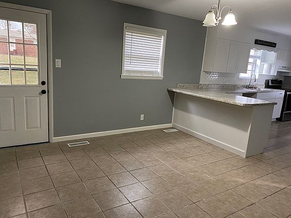 2nd image of 352 Belleview Dr SE