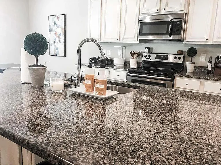 4873 Dupont Cir — Photo 5