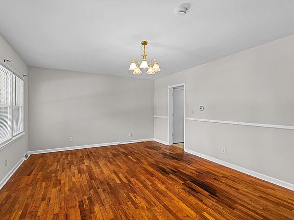 3rd image of 111 Pinehurst Dr