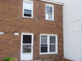 1677 Shamrock Ct, Aurora, IL 60505