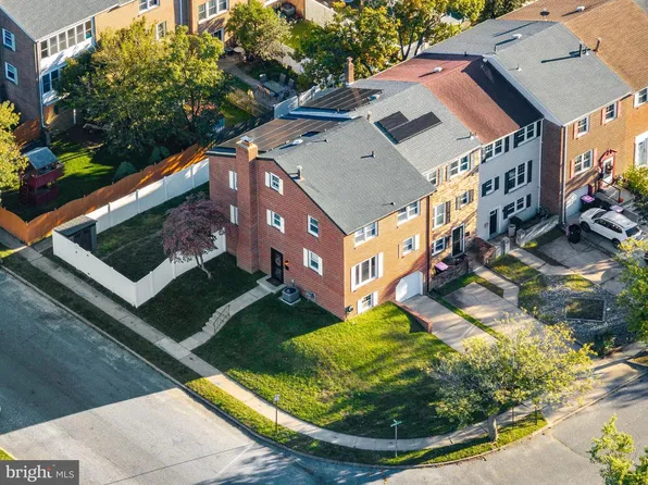 1450 Bittersweet Dr, Blackwood, NJ 08012