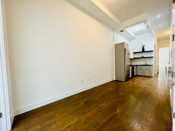 555 Fairview Avenue image 1 of 7
