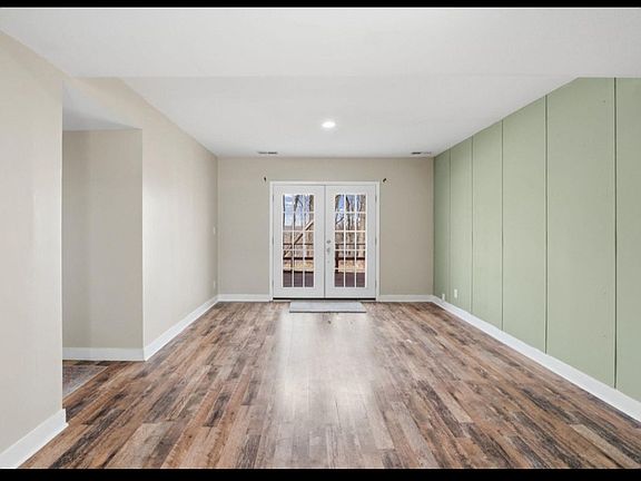 5th image of 100 Foxwood Ct