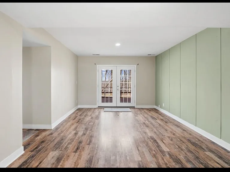 100 Foxwood Ct — Photo 6