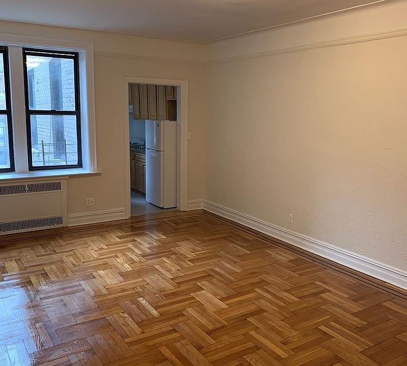 1st image of 100 E 18th St APT 1D