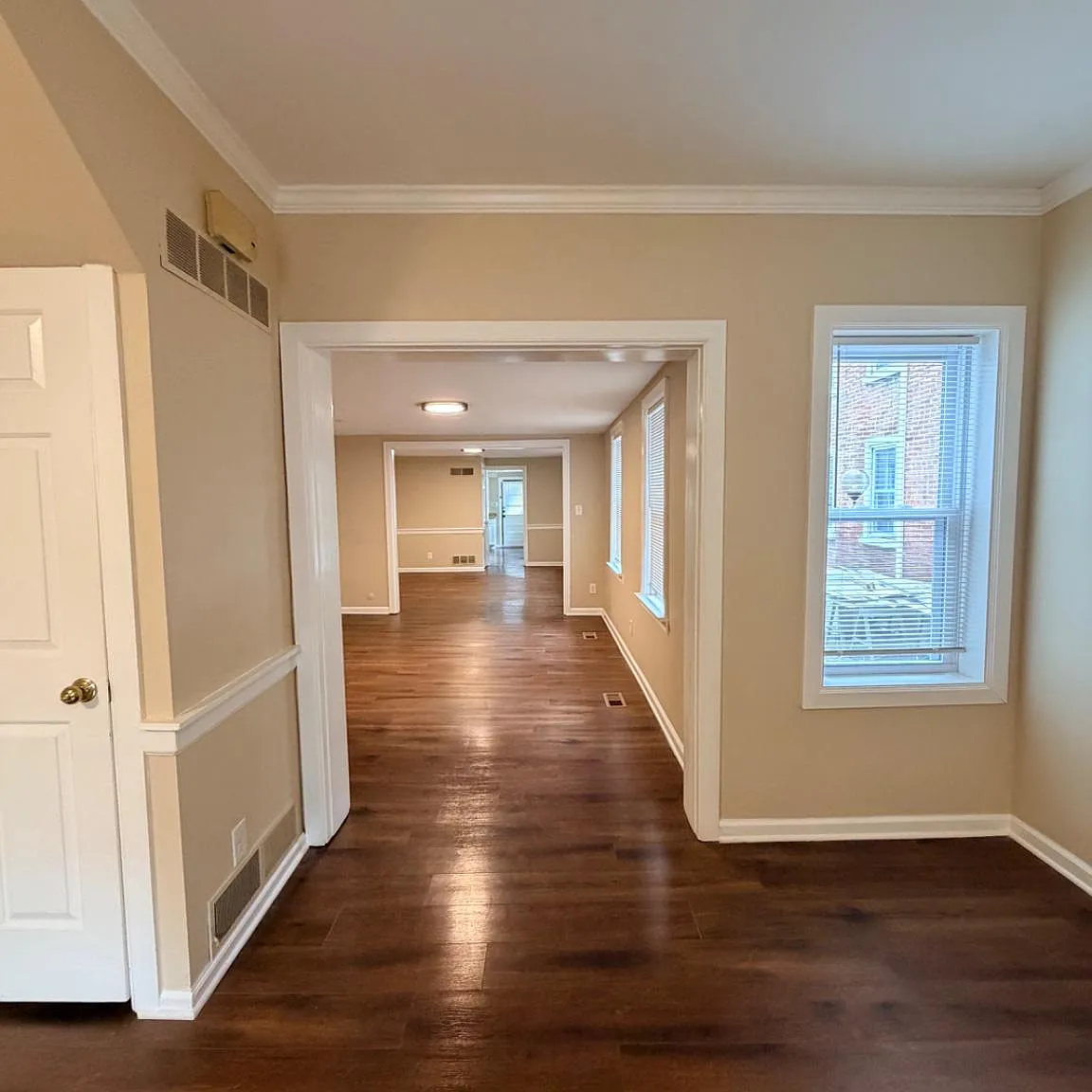 3 bed, 1.5 bath, 2192 sqft, $2,500 — Photo 3