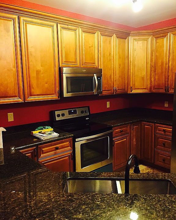 2nd image of 704 N Woodlawn Ave