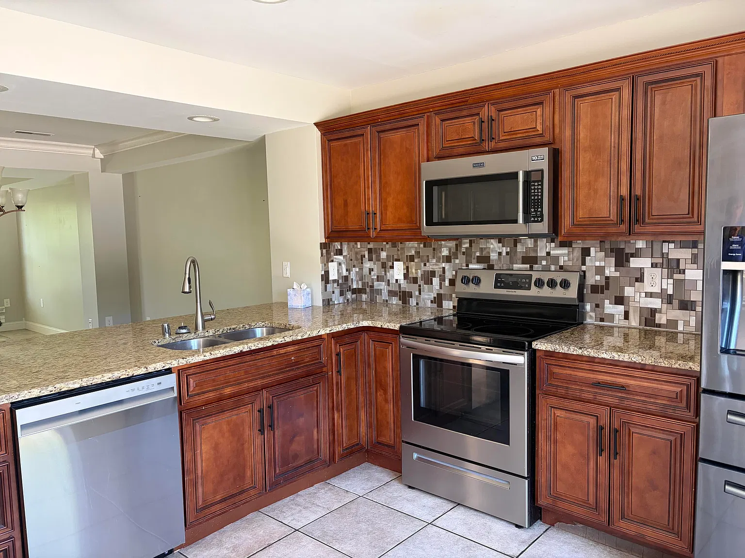 3 bed, 2.5 bath, 1550 sqft, $1,400 — Photo 4
