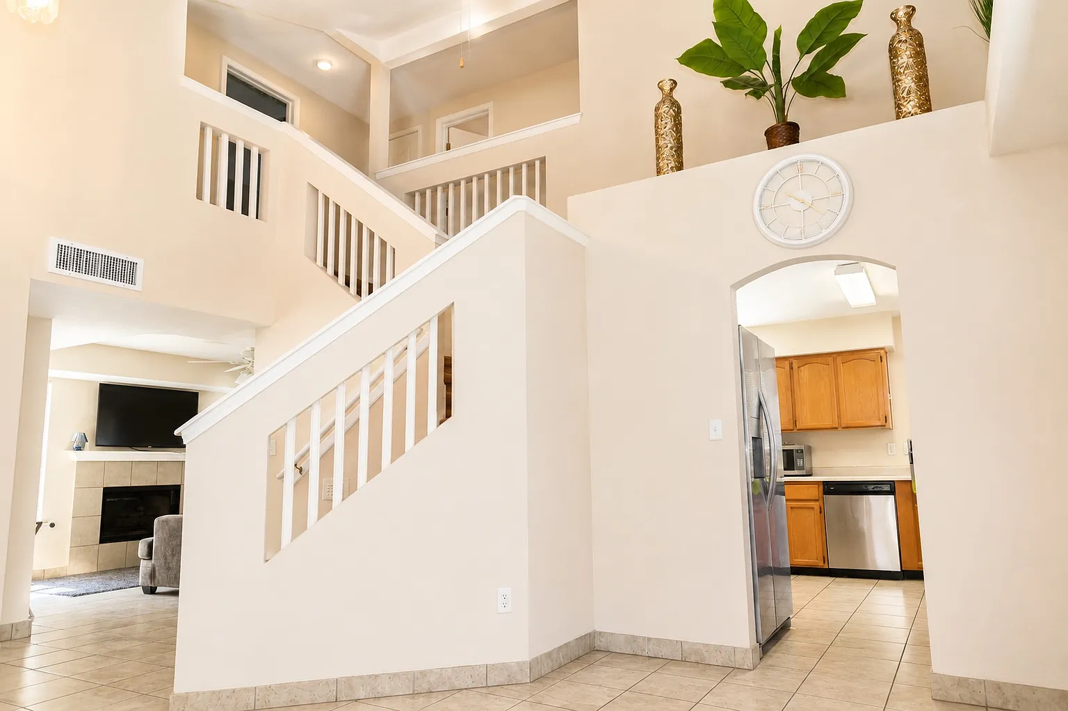 3 bed, 2.5 bath, 1616 sqft, $2,100 — Photo 3