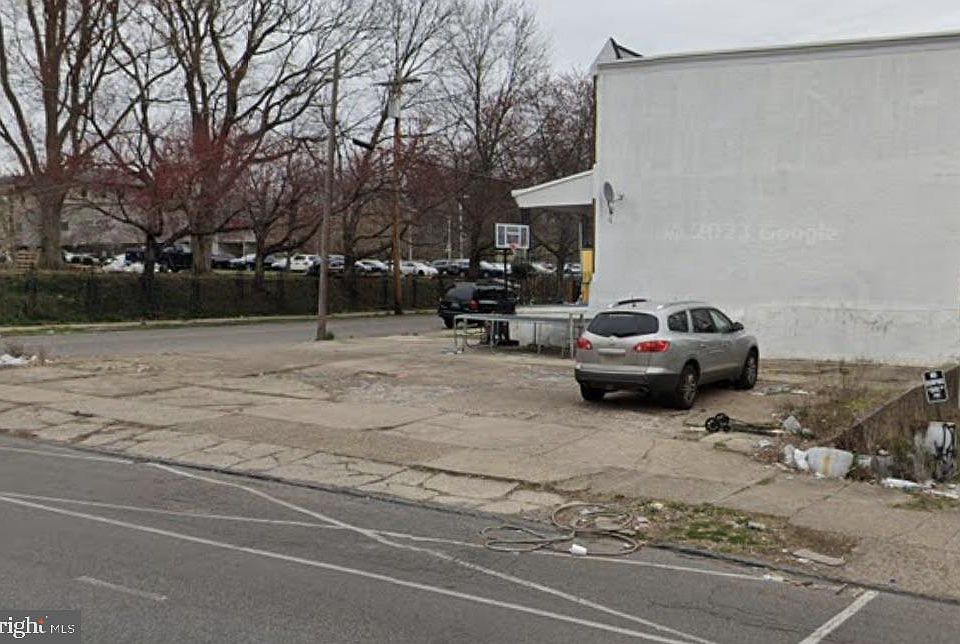 2nd image of 5688 Magnolia St