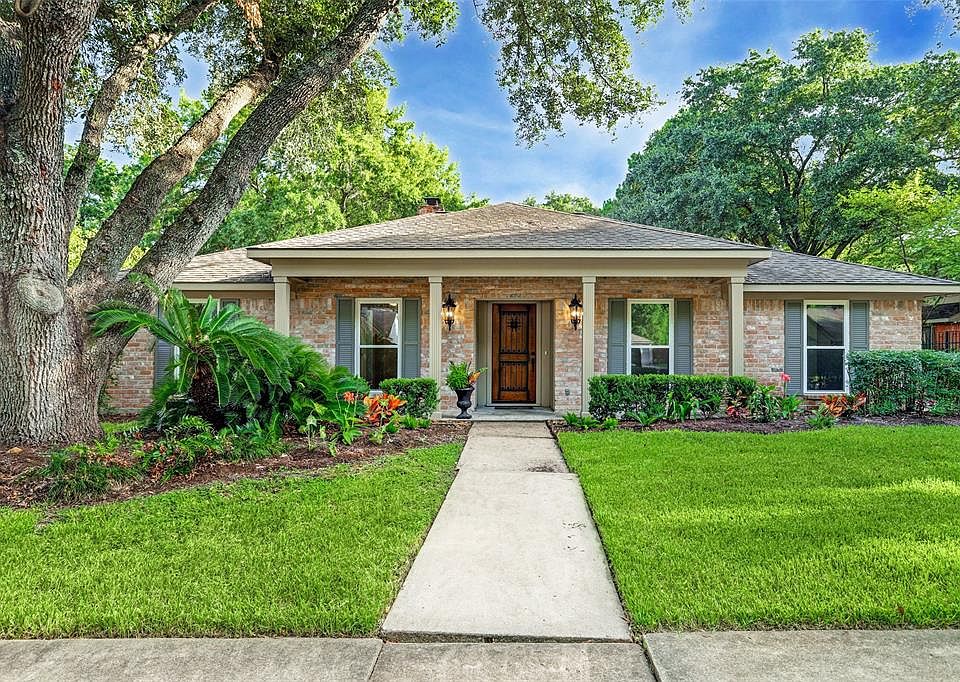 1st image of 15809 Singapore Ln