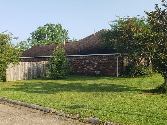 3rd image of 26615 Parkwood Dr