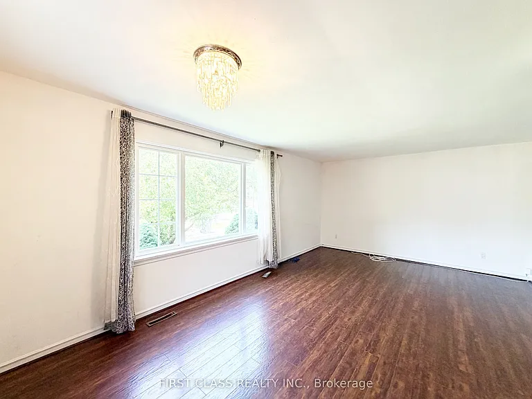 87 Vauxhall Dr — Photo 6