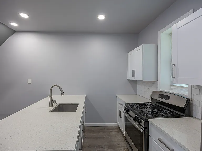 574 E Herman St — Photo 33