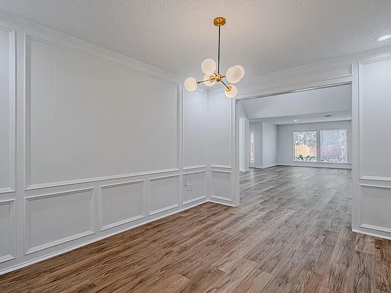 3406 Forest Village Dr — Photo 10