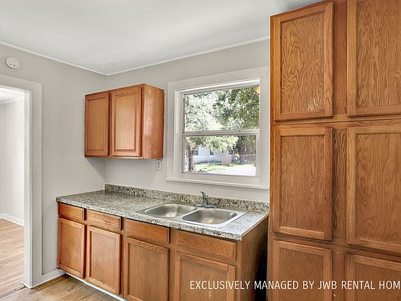5th image of 1218 W 26th St