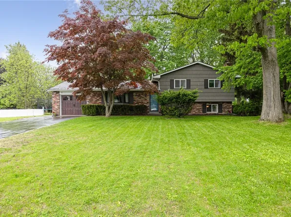 635 Blue Spruce Dr, Webster, NY 14580