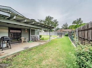 1311R Roundtree Dr, Euless, TX 76039